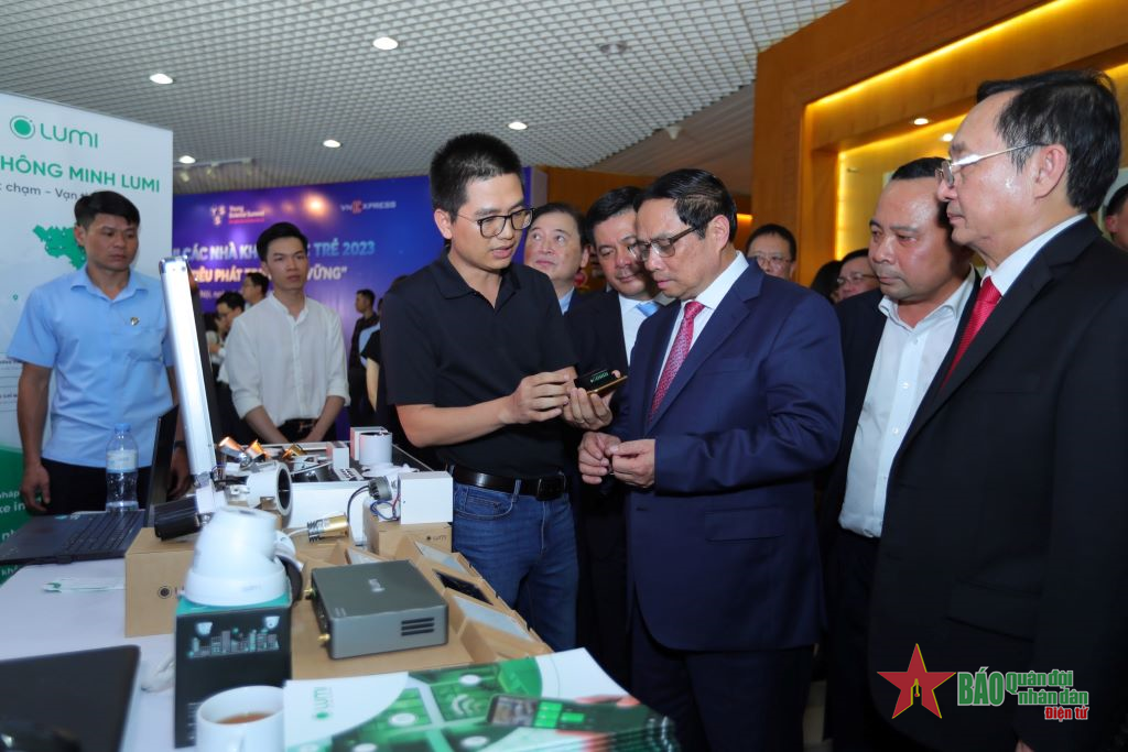 Thủ tướng Phạm Minh Chính: Tạo môi trường và điều kiện làm việc thuận lợi để thu hút nhân tài khoa học công nghệ